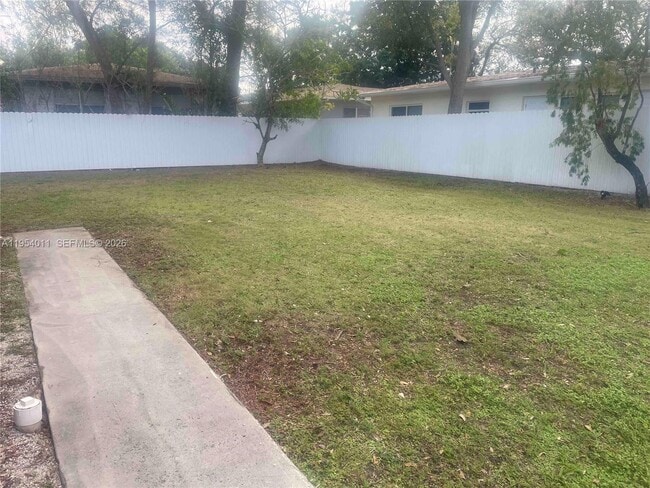 Building Photo - 790 NE 122nd St