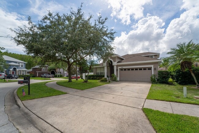 Building Photo - Cute and Spacious 3/2 House w/Bonus Room i...