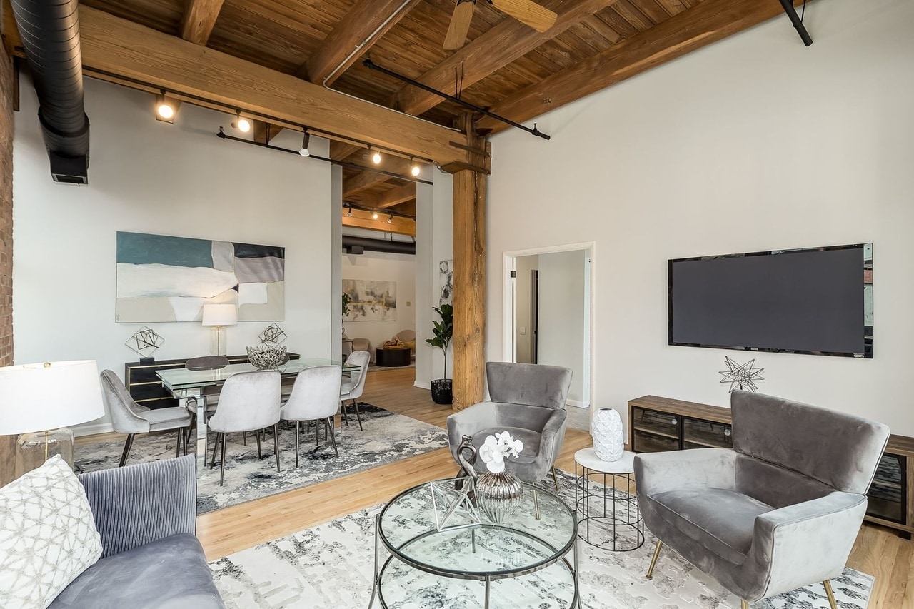 Building Photo - 331 S Peoria St