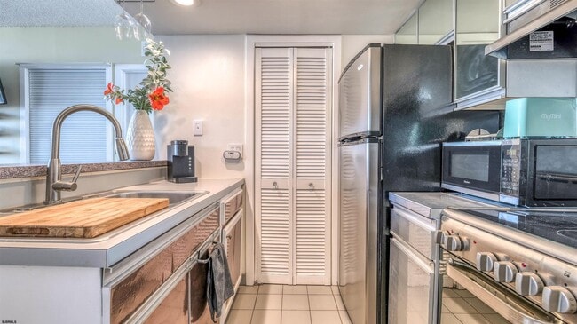 Building Photo - 3851 Boardwalk