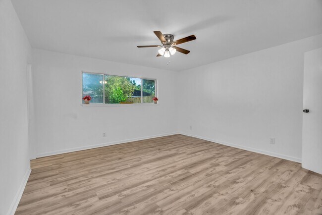 Building Photo - 5306 Town Park Blvd