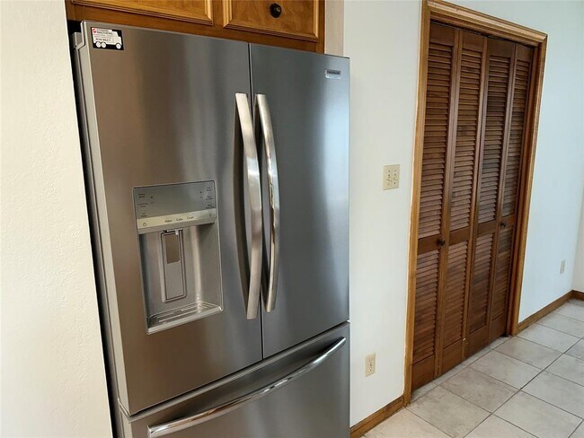 Building Photo - 1100 Crystal Creek Dr