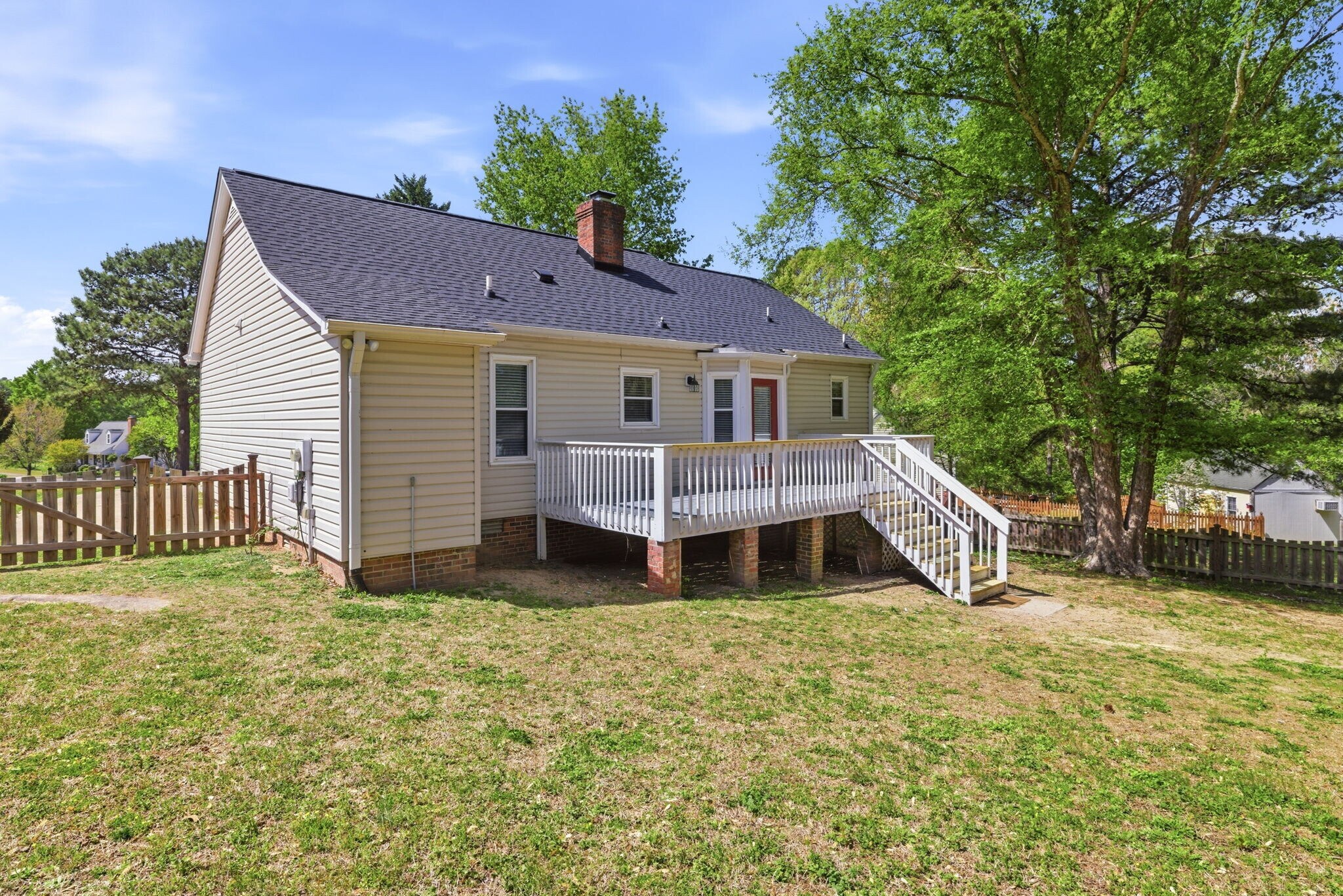 Fenced-in backyard - 940 Skylar Ct