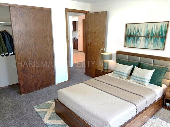 Building Photo - 2 BD - WHEN LOCATION, COMMUNITY AND PRICE MATTER...THIS IS THE PLACE FOR YOU!