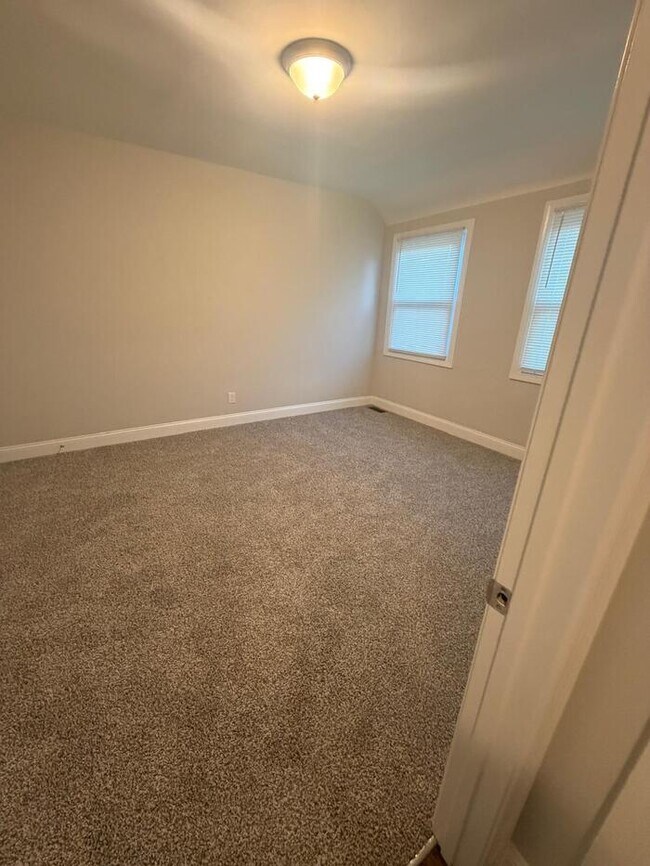 Building Photo - 3 Bedrooms 21212 Housing Voucher Accepted