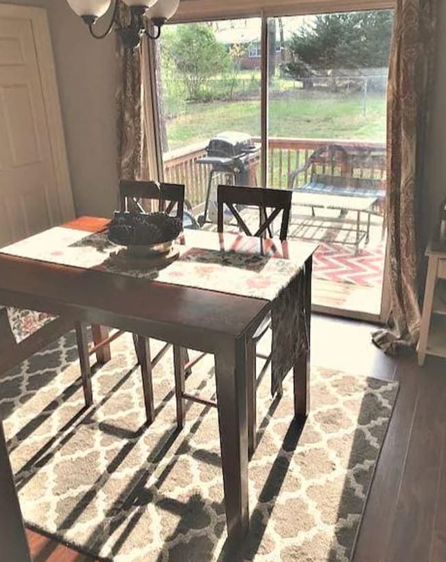 Building Photo - 1080 Maple Cir