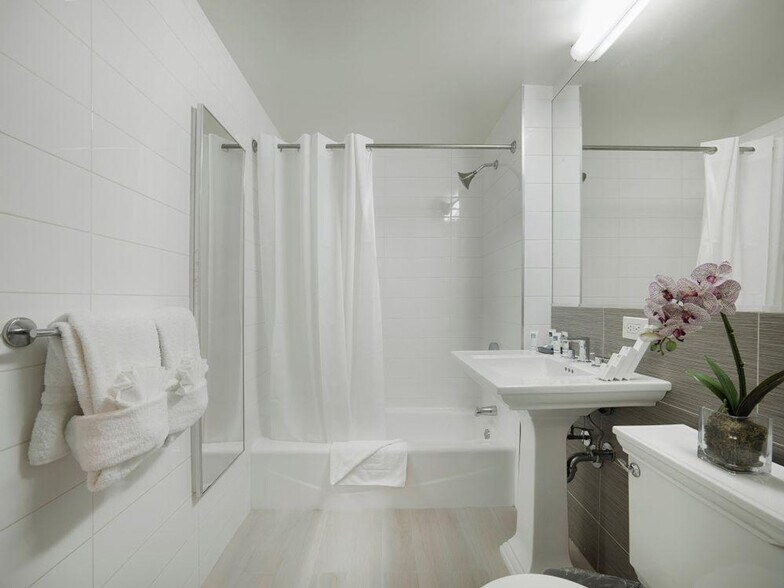 Building Photo - 5 Pennsylvania Plaza