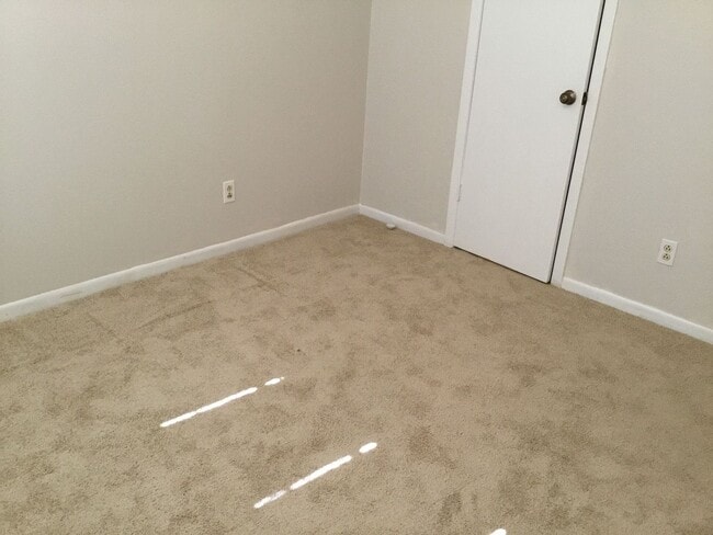 Building Photo - 535 Hillebrandt St