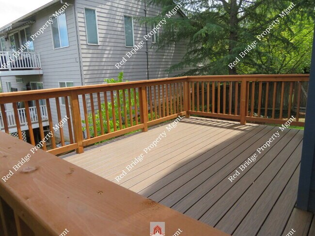 Building Photo - 18385 SW Swanstrom Dr