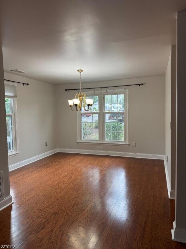 Building Photo - 349 Burdock Ct