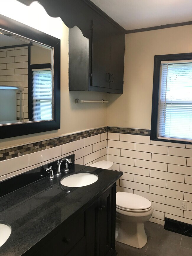 Updated bath with tile surround & double vanity - 331 Green Briar Rd