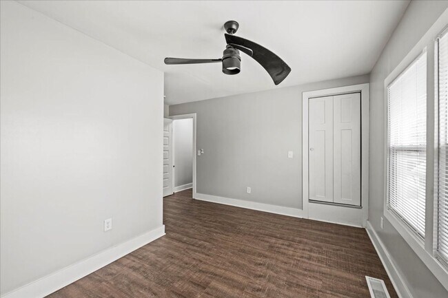 Building Photo - 203-203 N Gray St