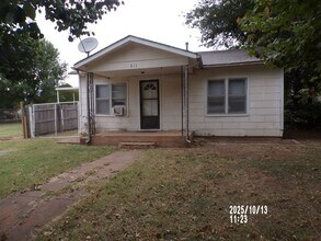 Building Photo - Very nice two-bedroom home located in the Walters area! One Dog under 20 lbs with owner approval!