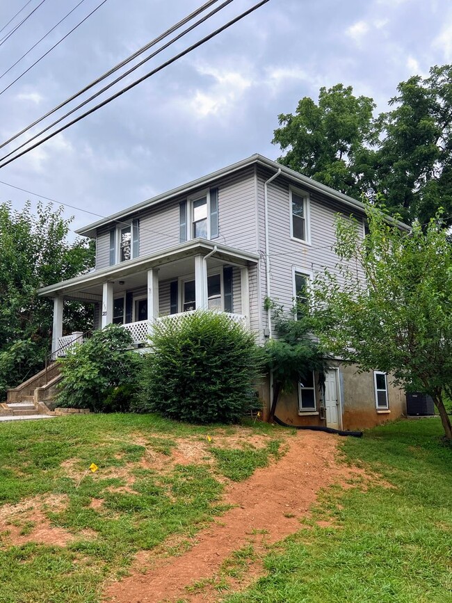 Building Photo - 3 Bedroom Home in Lynchburg