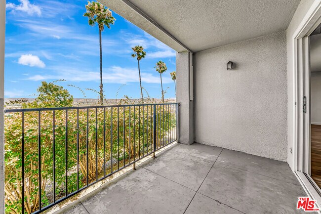 Building Photo - 3606 Vista Rey