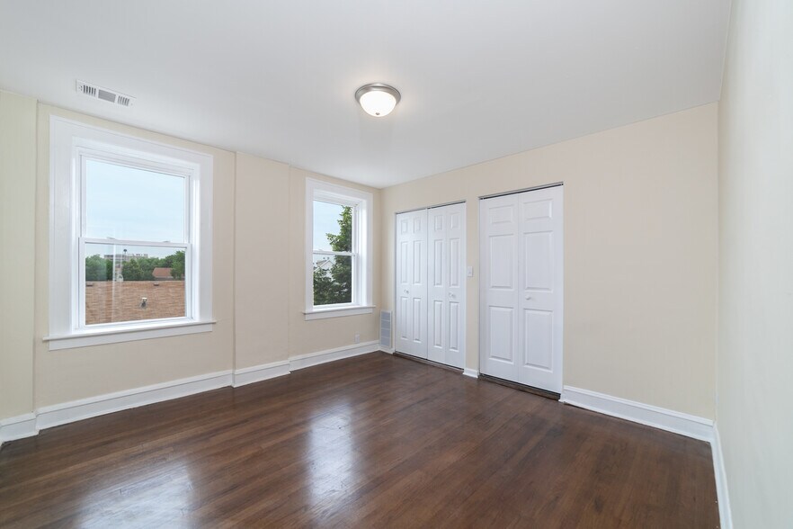 Building Photo - 3092 S Lyman St