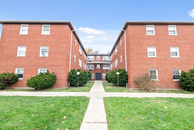 Interior Photo - 7900-06 S Wabash
