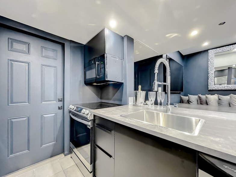 Building Photo - 825 Jimmy Buffett Mem Hwy