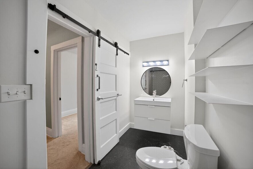 Building Photo - 5822 Bryant St