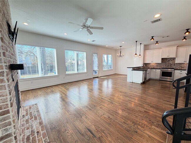 Building Photo - 2807 Old Pecan Grove Ln