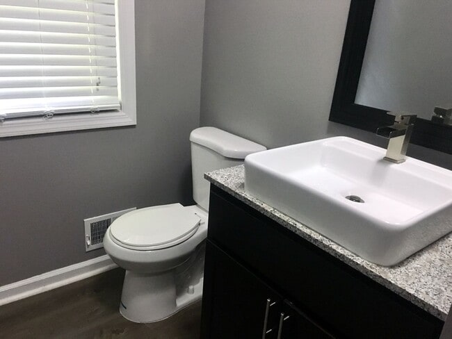 Building Photo - *** Mt. Washington * Renovated 4 Bedroom Home * Spacious & Stylish * One Block to Grandview * Pet...