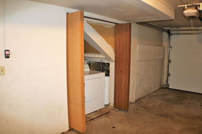 Building Photo - $1,450 | 3 Bedroom, 2.5 Bathroom Town Home...