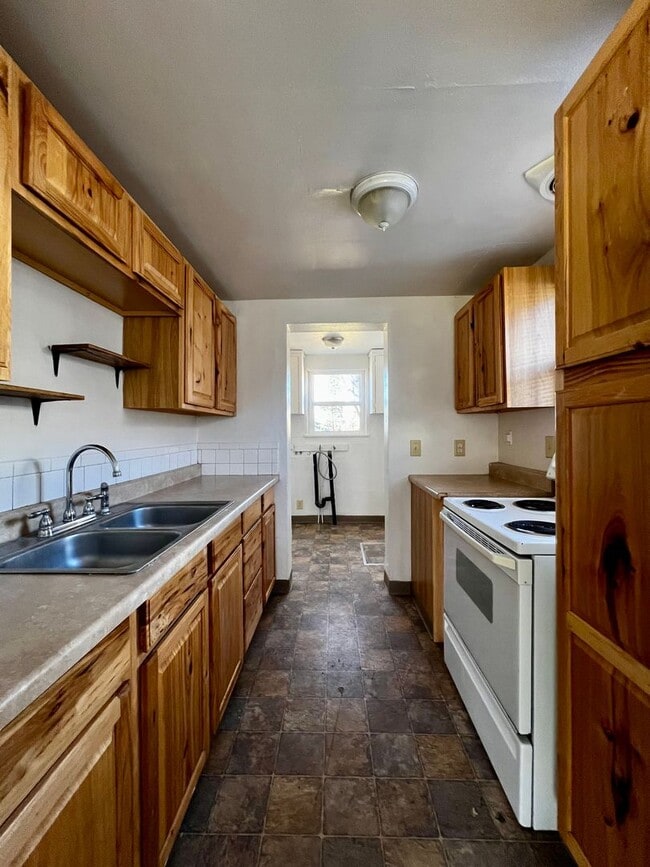 Building Photo - c1604