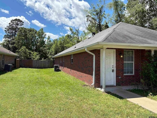 Building Photo - 113 Elm Creek Dr