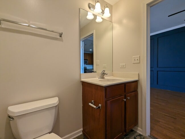 Building Photo - 828 W Grace St