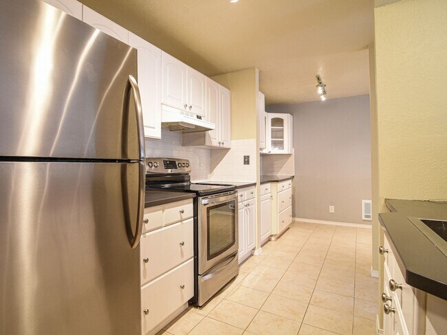 Building Photo - Shoreline Two Bedroom Condo