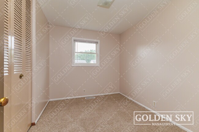 Building Photo - 3129 S Opechee Dr