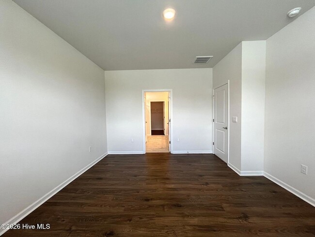 Building Photo - 512 Ragapple Ln