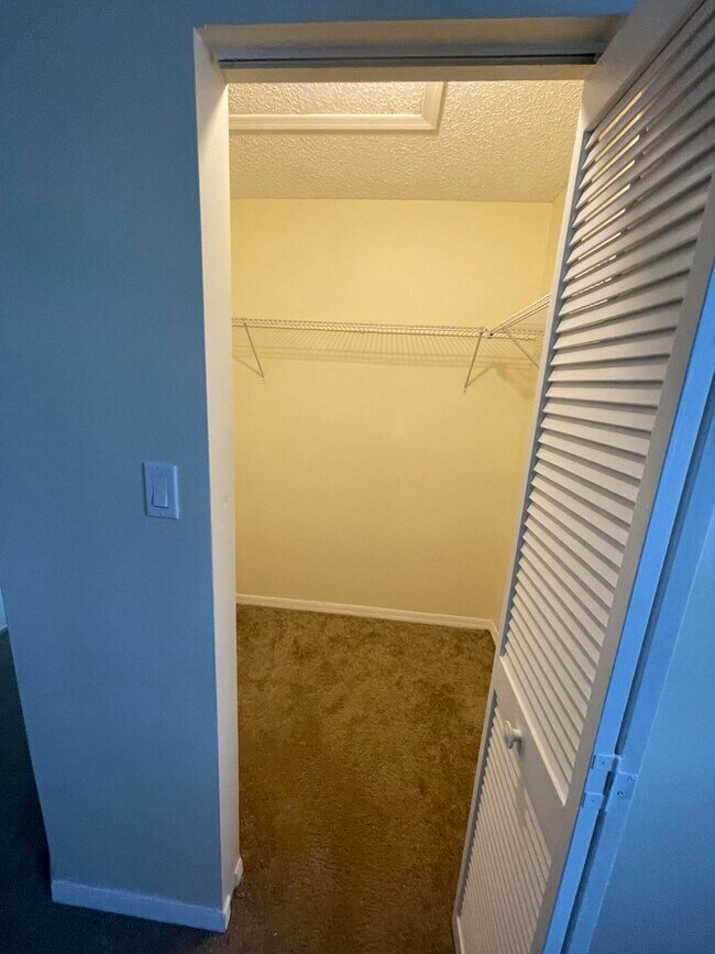 Building Photo - 3203 Glenmoor Dr