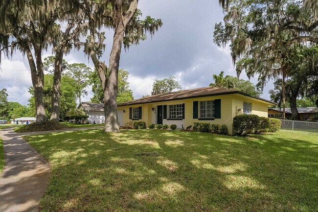 Building Photo - 494 Romano St