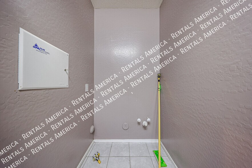 Building Photo - 4429 W Paseo Way
