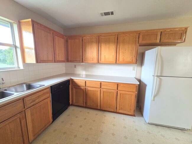 Building Photo - Charming 3-Bed, 2-Bath Country Home in Kem...