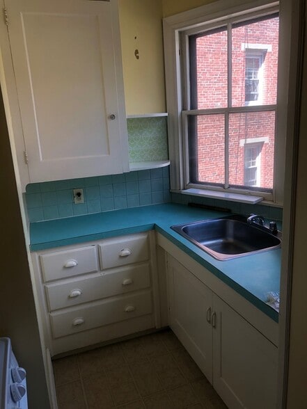 Building Photo - 31 Deering St