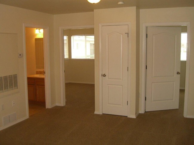 Primary Photo - 1203 N Hartman St