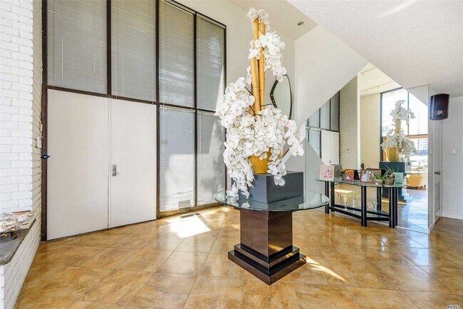 Building Photo - 197 Granada St