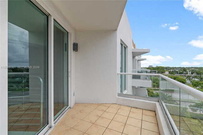 Building Photo - 6362 Collins Ave