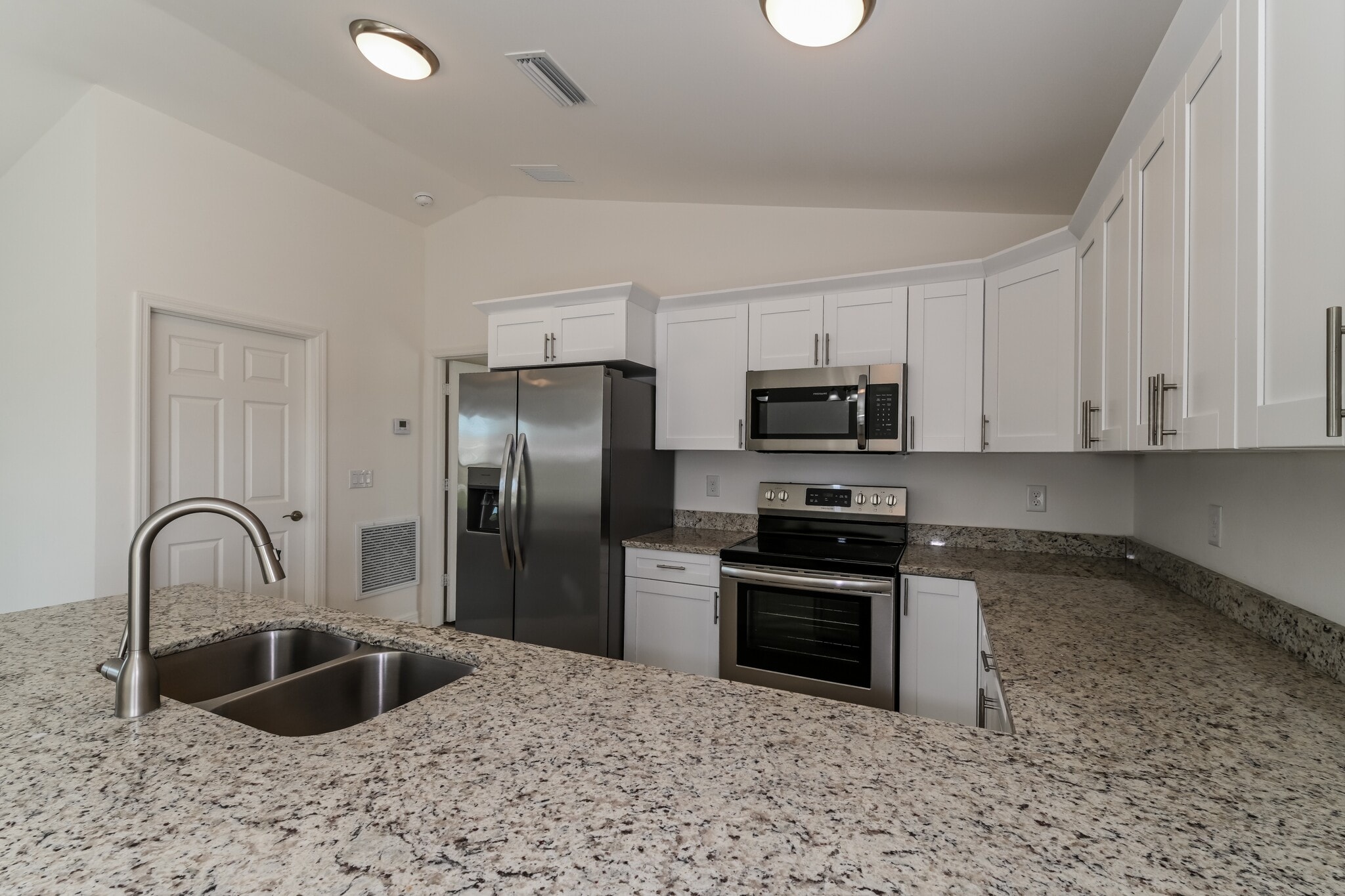 Building Photo - 106 NW 24th Terrace