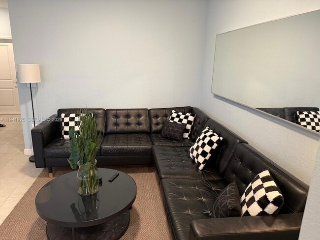 Building Photo - 887 NE 211th St