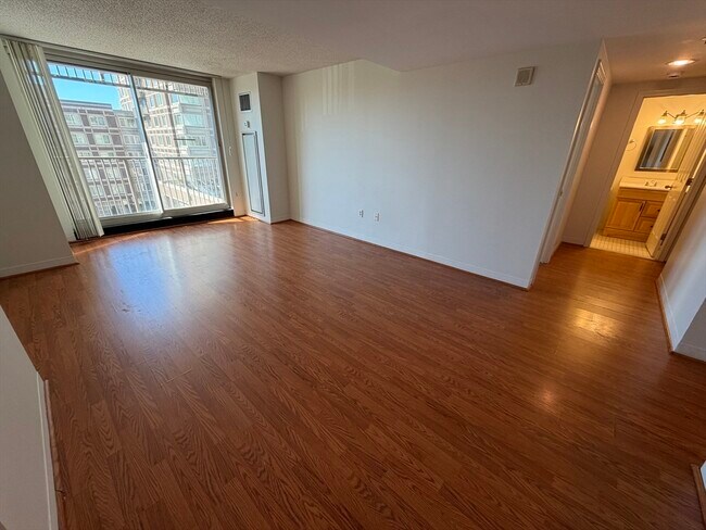 Building Photo - 10 Museum Way