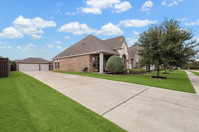 Building Photo - 10110 Hooke Dr