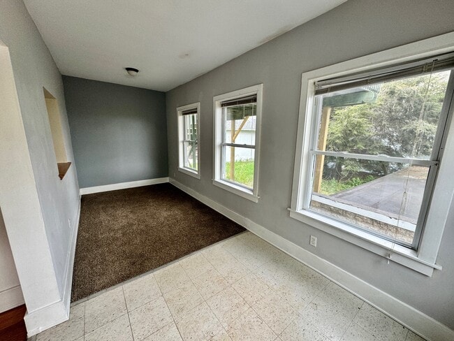 Building Photo - 12 Fairbanks St NE