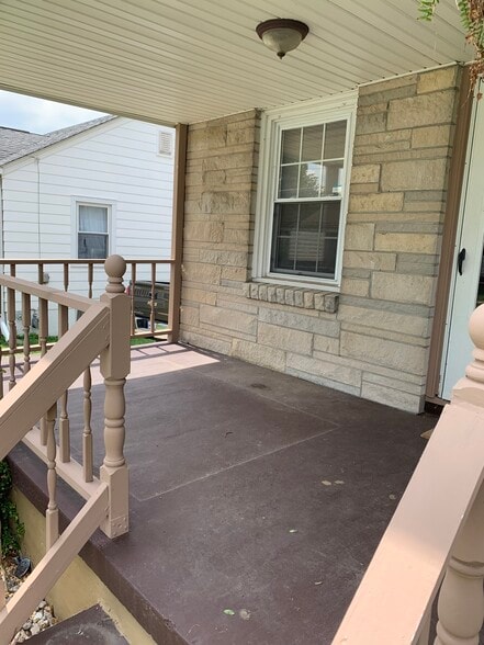Building Photo - 308 Village Dr