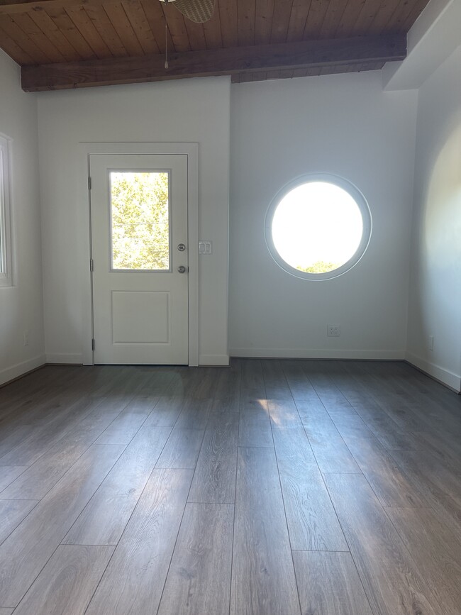 Building Photo - 20964 Colina Dr