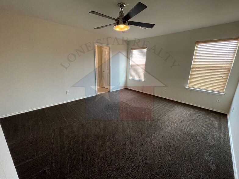 Building Photo - 5400 Jitterbug Ct
