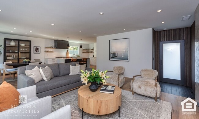Building Photo - 3 Bedroom Exquisitely Furnished Home