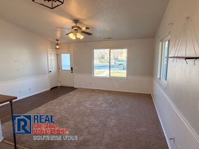 Building Photo - 2 bedroom downtown